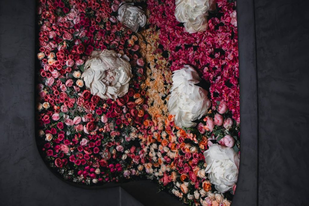Gift Scented Flower How to Layer: The Art of Fragrant Gifting That Actually Lasts