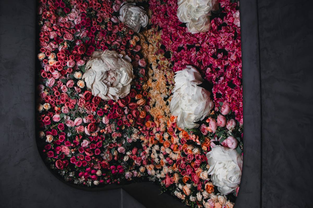 Gift Scented Flower How to Layer: The Art of Fragrant Gifting That Actually Lasts