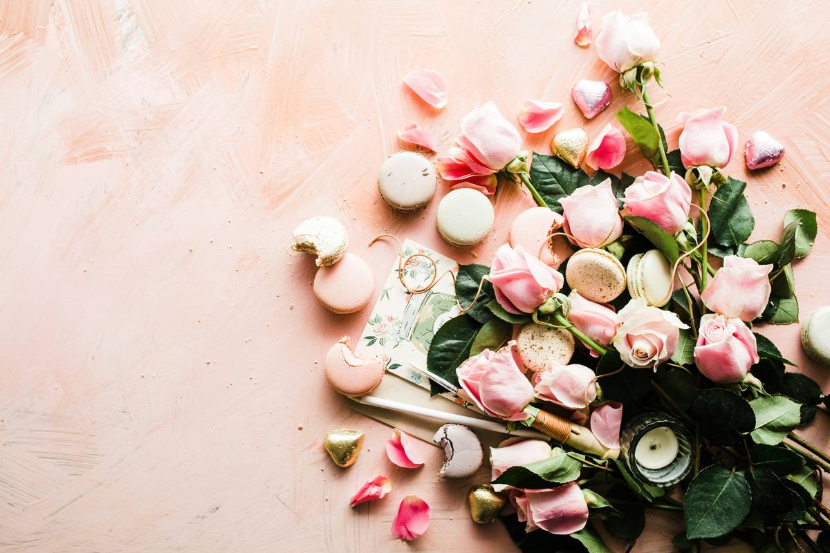 m and s flower gifts featuring jasmine body oil and dried chamomile bath sachets